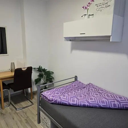 民宿 --- Gaestezimmer Krefeld--- *