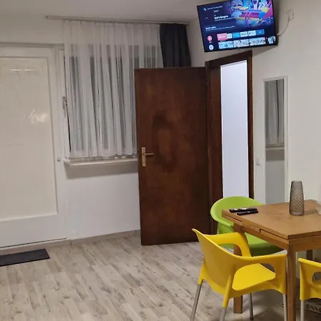 --- Gaestezimmer Krefeld--- 民宿 *