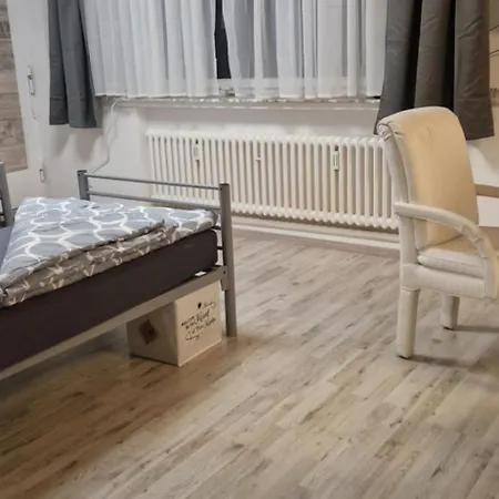 --- Gaestezimmer Krefeld--- 民宿 克雷费尔德