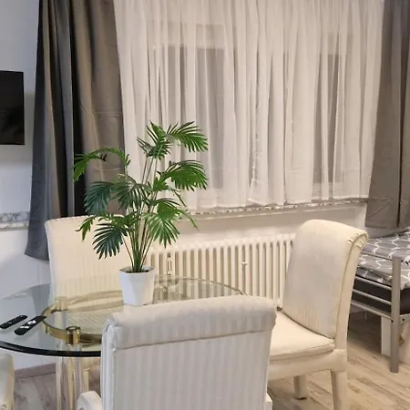 --- Gaestezimmer Krefeld--- 民宿 克雷费尔德